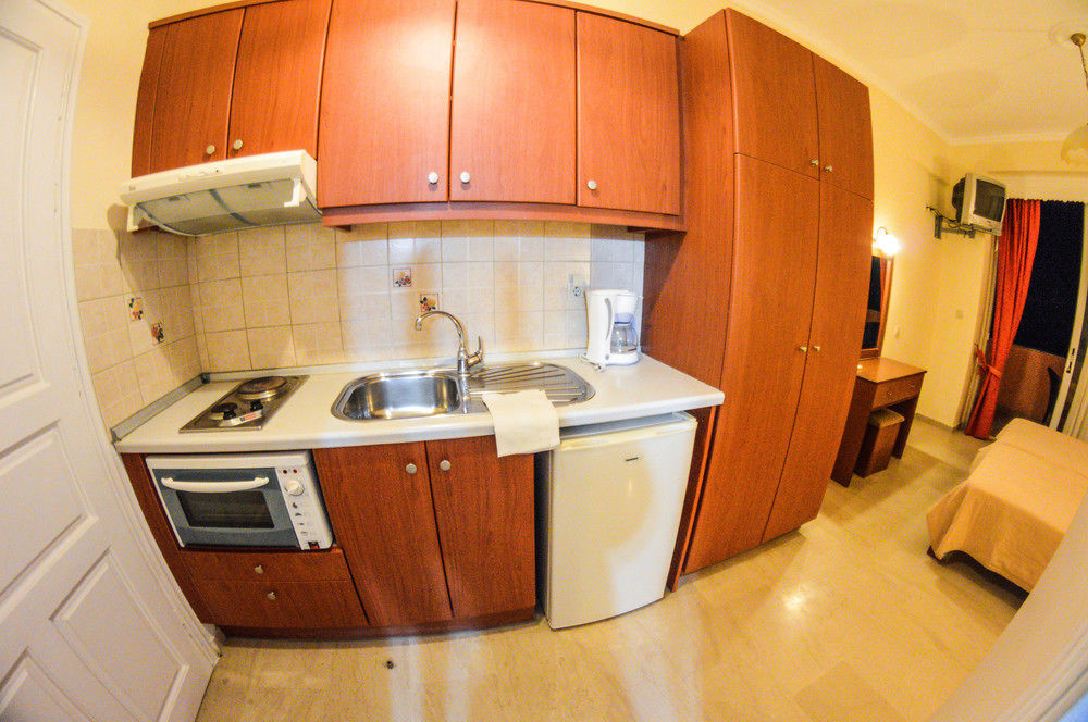 Lido Sofia Apartments Айос-Гордіос Екстер'єр фото